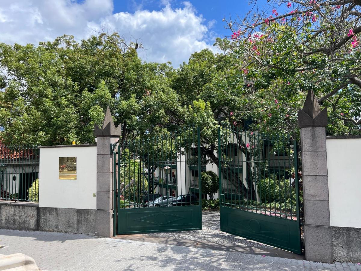 Appartamento Luxury Oceanfront At Reid'S Gardens Funchal  Esterno foto