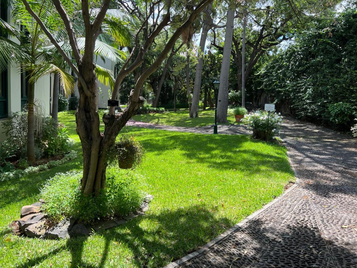 Appartamento Luxury Oceanfront At Reid'S Gardens Funchal  Esterno foto
