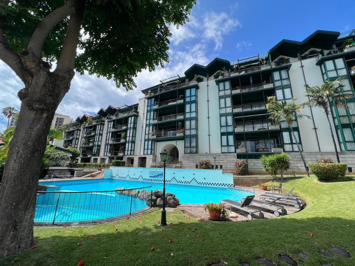 Appartamento Luxury Oceanfront At Reid'S Gardens Funchal  Esterno foto