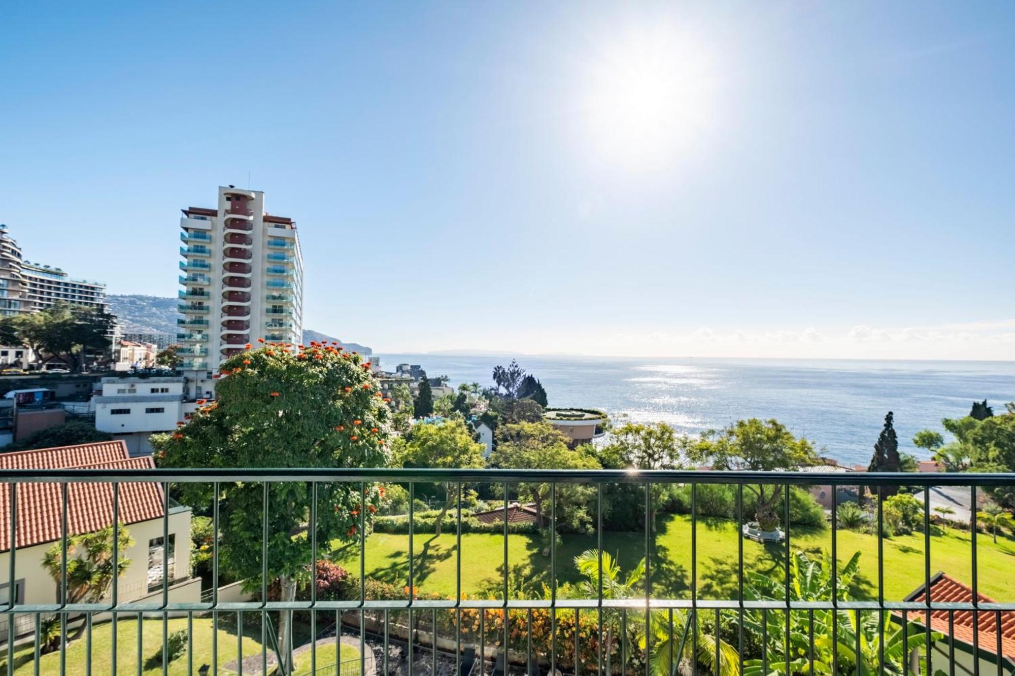 Appartamento Luxury Oceanfront At Reid'S Gardens Funchal  Esterno foto