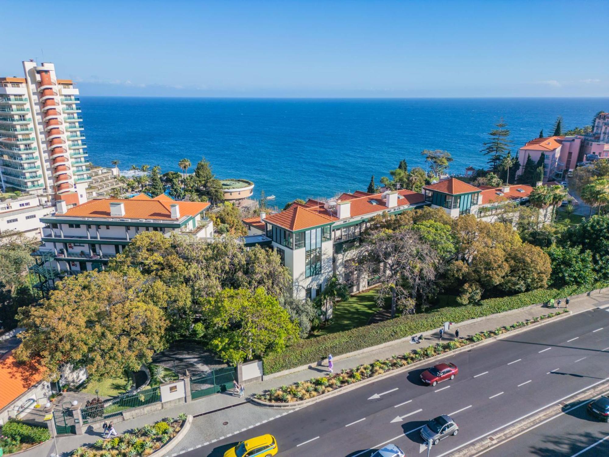 Appartamento Luxury Oceanfront At Reid'S Gardens Funchal  Esterno foto